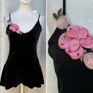 O&G black velvet sleeveless floral appliqué top spaghetti straps